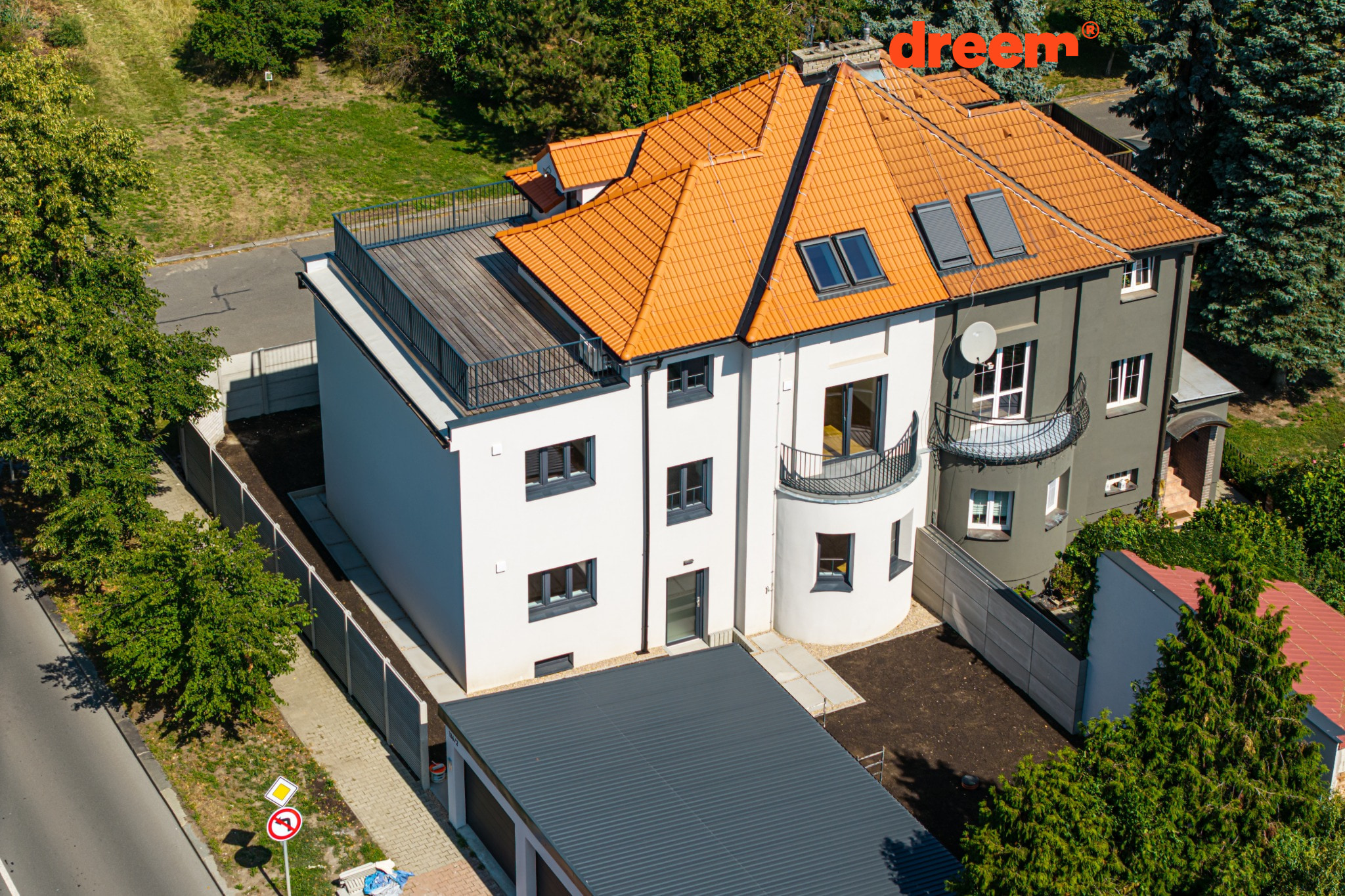 Fotografie nemovitosti Prodej variabilního bytu 4+kk (66,6 m²) se zahradou a garáží, Praha-Štěrboholy